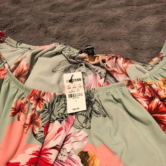 NWT Floral Off The Shoulder Ruffle Sleeve Crop Top - Picture 6 of 6